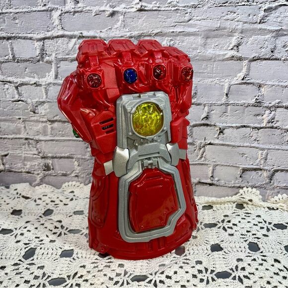 Marvel Avengers Endgame Red Infinity Gauntlet - Picture 2 of 5